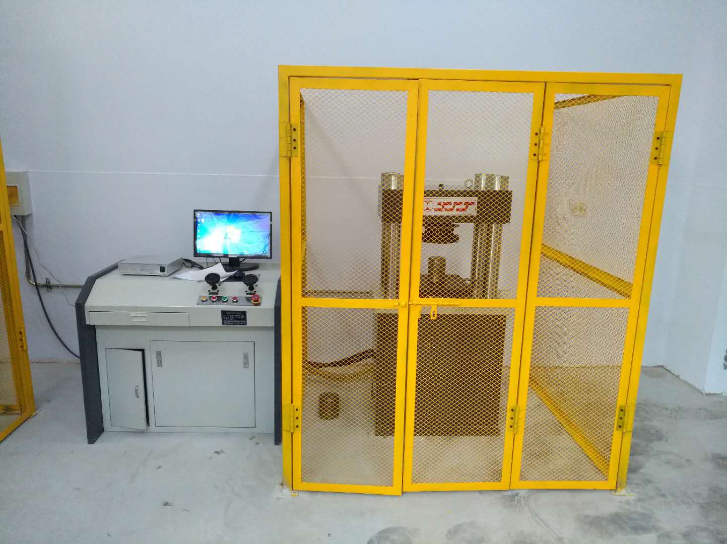 我司研發(fā)油田拉壓力表檢測儀，已交付多家油田使用。